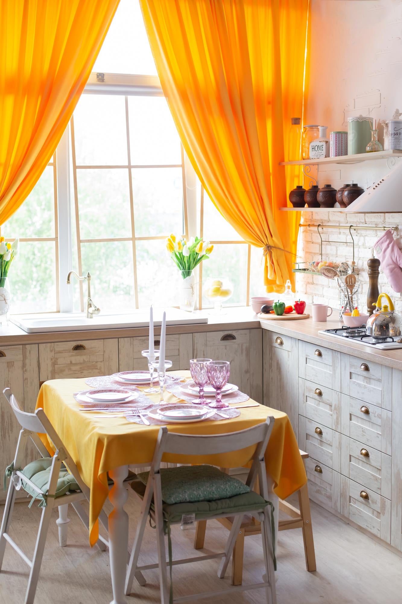Kitchen & Dining